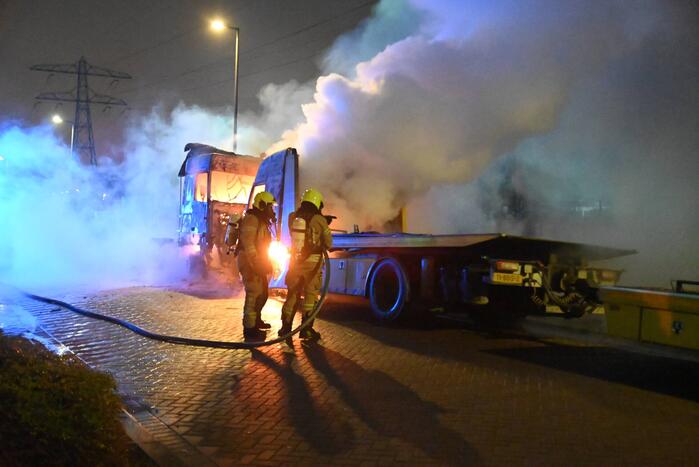 Vrachtwagens verwoest door brand