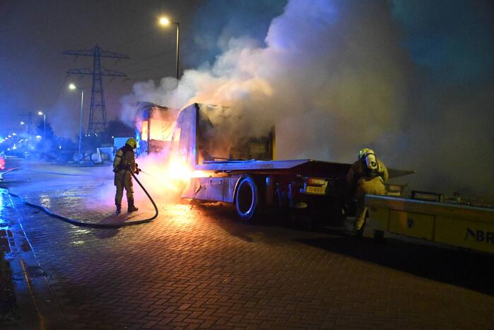 Vrachtwagens verwoest door brand