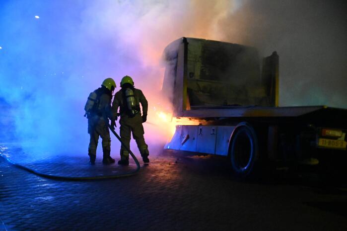 Vrachtwagens verwoest door brand