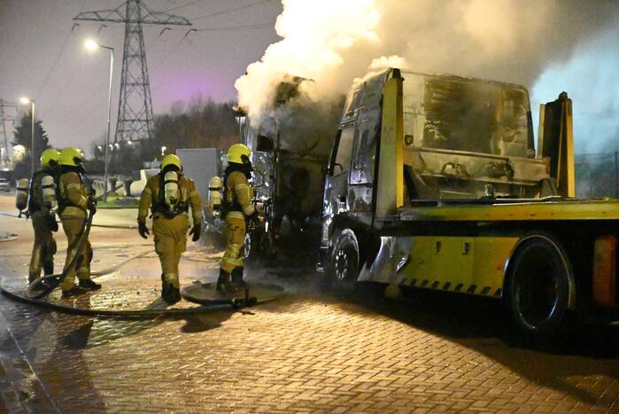 Vrachtwagens verwoest door brand