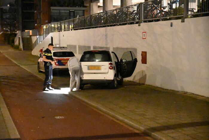 Automobilist ramt personenauto en vlucht