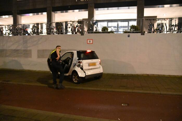 Automobilist ramt personenauto en vlucht