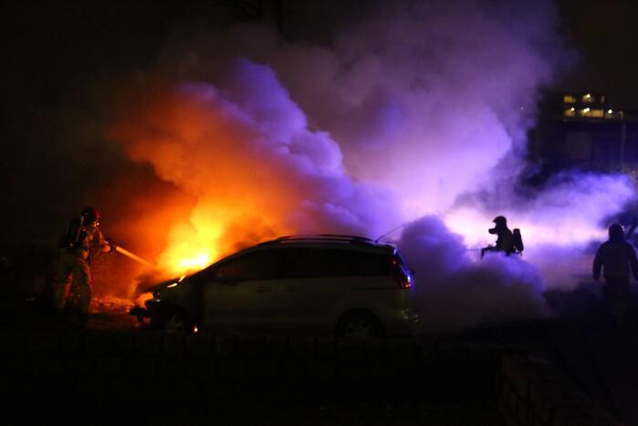 Twee auto's verwoest door brand