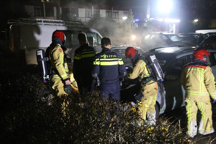 Twee auto's verwoest door brand