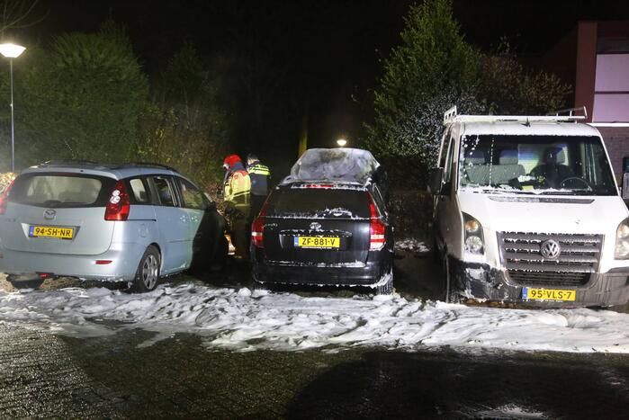 Twee auto's verwoest door brand