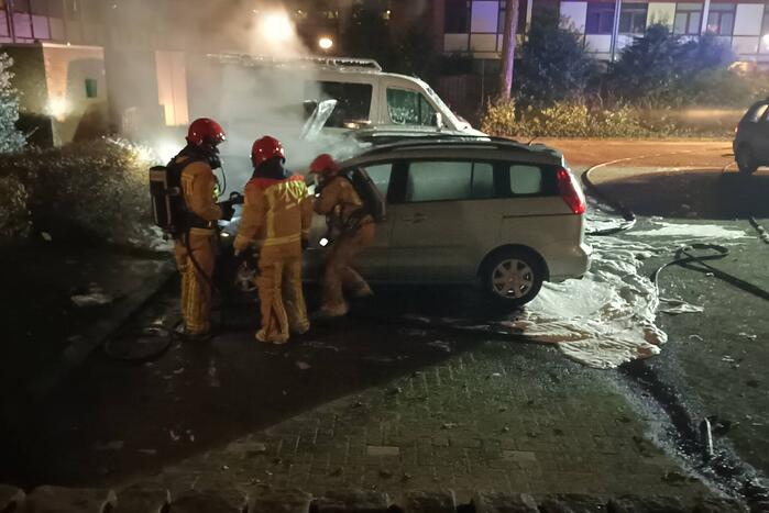 Twee auto's verwoest door brand