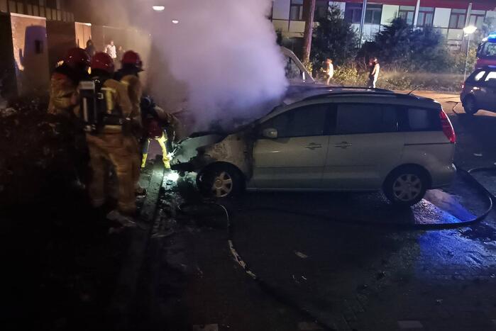 Twee auto's verwoest door brand