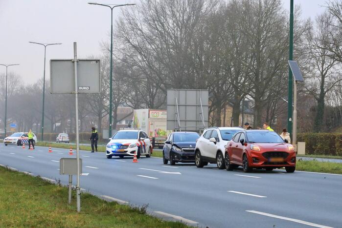 Drie personenwagens betrokken bij kop-staart botsing
