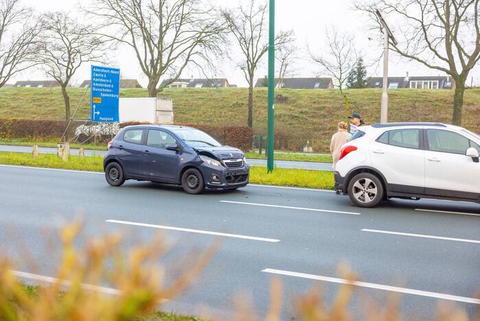 Drie personenwagens betrokken bij kop-staart botsing