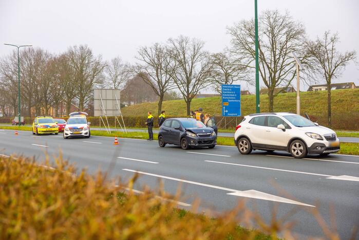 Drie personenwagens betrokken bij kop-staart botsing