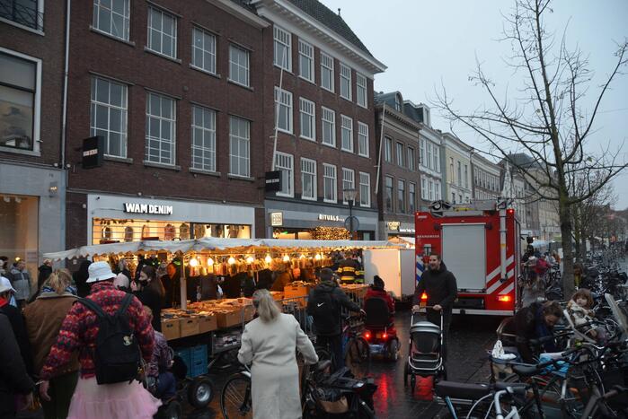 Brandweer onderzoekt vreemde lucht in winkel