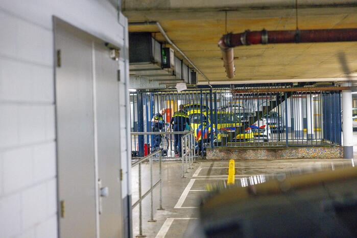 Man valt met fiets van trap en raakt zwaargewond