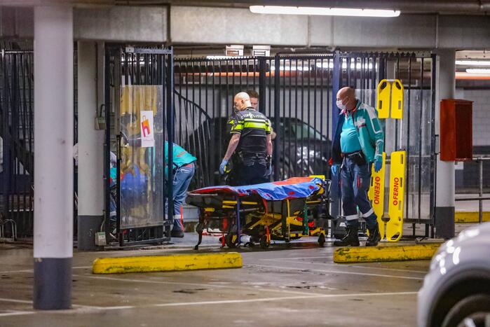 Man valt met fiets van trap en raakt zwaargewond