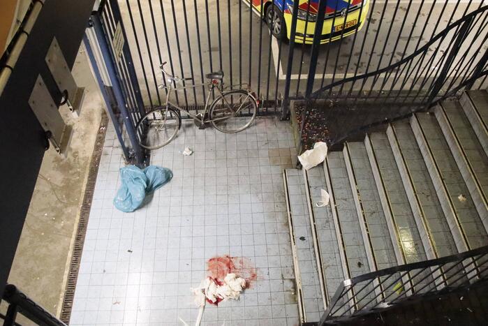 Man valt met fiets van trap en raakt zwaargewond