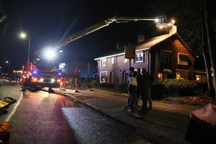 Brand in schoorsteen van woning