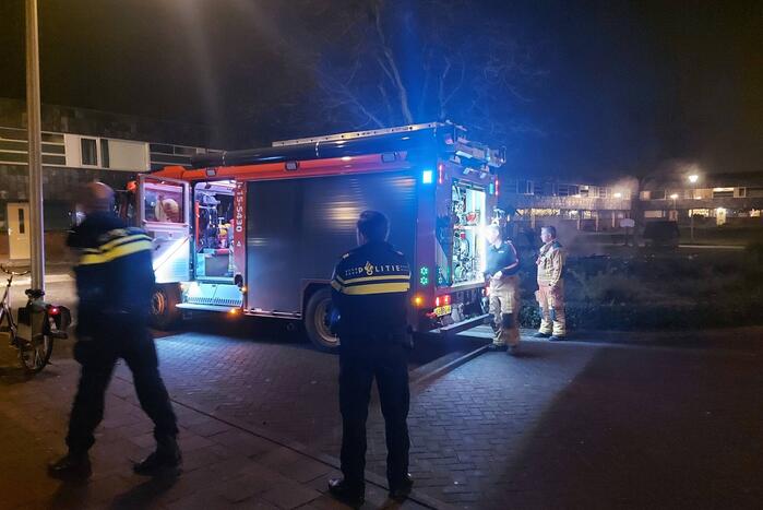 Brandweer blust brandende reclamefolders