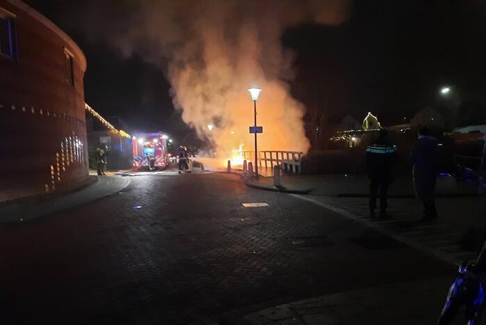 Brand in houten brug door vuurwerk