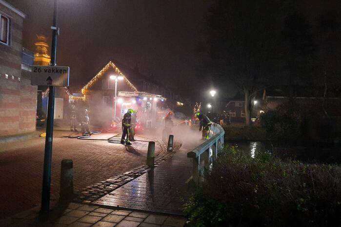 Brand in houten brug door vuurwerk