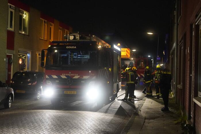 Brandweer verricht controle door knetterend geluid