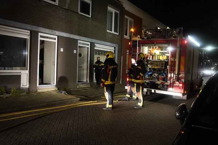 Brandweer verricht controle door knetterend geluid