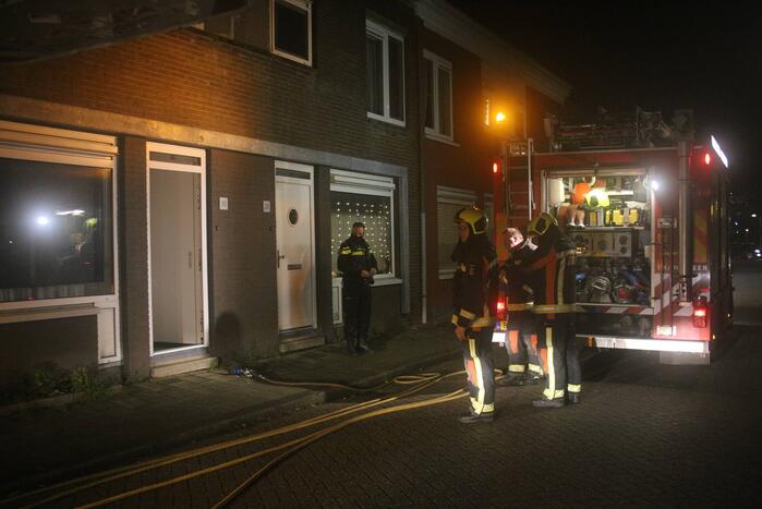 Brandweer verricht controle door knetterend geluid