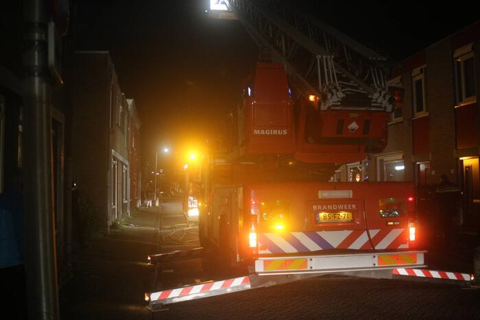 Brandweer verricht controle door knetterend geluid