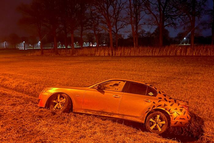 Bestuurder verliest macht over het stuur en belandt in greppel