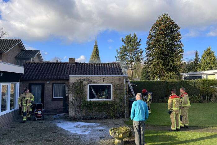 Brand in schuur achter woning