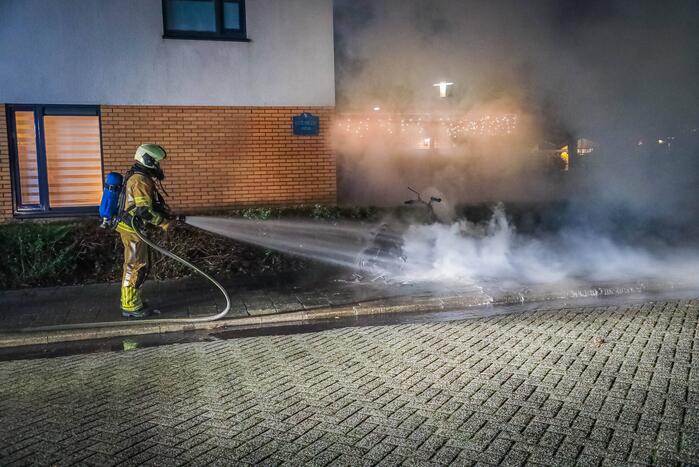 Go Sharing scooter volledig in brand