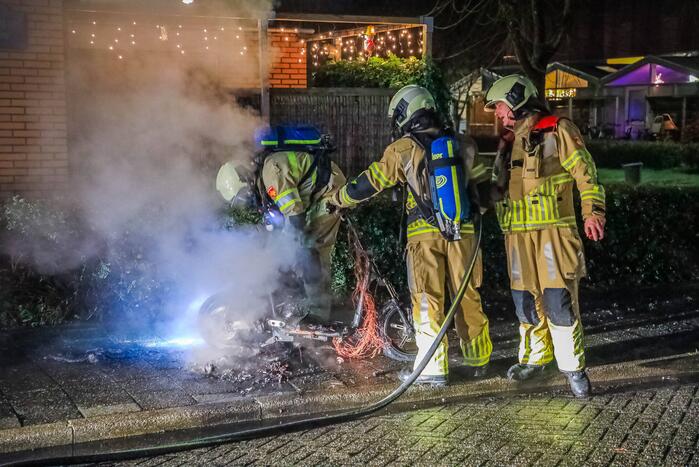 Go Sharing scooter volledig in brand