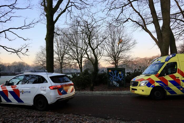 Traumahelikopter geland voor man op fietspad