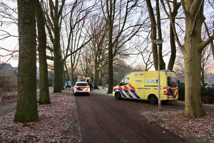 Traumahelikopter geland voor man op fietspad