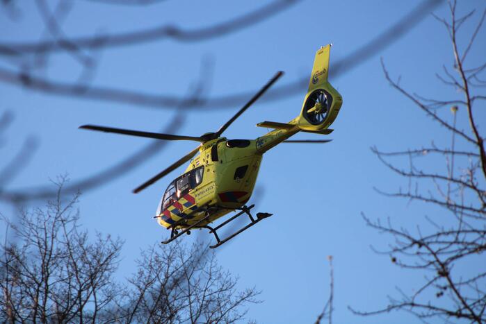 Traumahelikopter landt na brand in woning