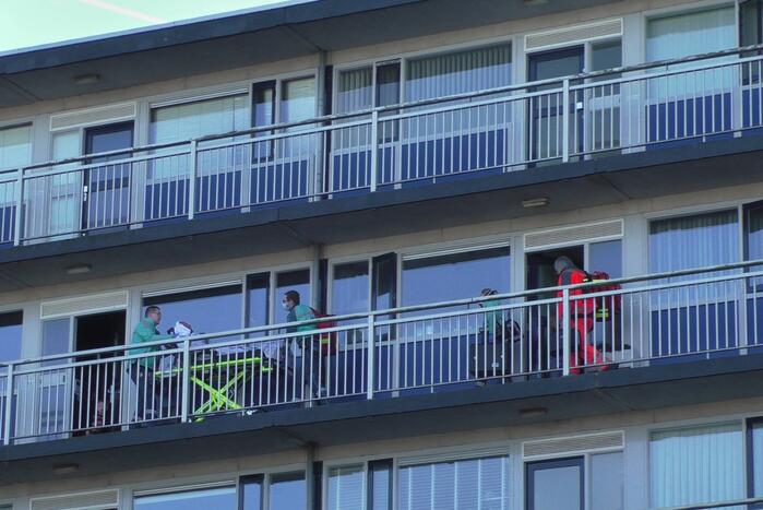 Traumahelikopter landt na brand in woning