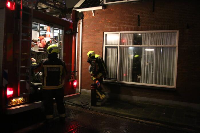 Rookontwikkeling door brand in schoorsteen van woning