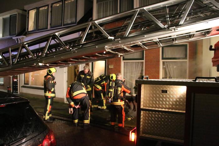Rookontwikkeling door brand in schoorsteen van woning