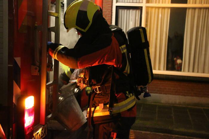 Rookontwikkeling door brand in schoorsteen van woning