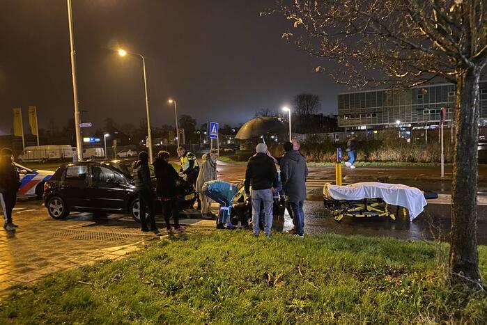 Gewonde bij botsing tussen auto en bezorgfiets