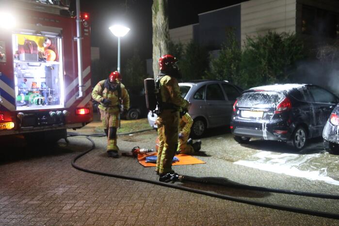 Meerdere auto's verwoest door brand