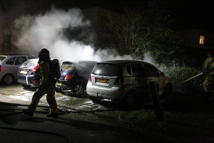 Meerdere auto's verwoest door brand