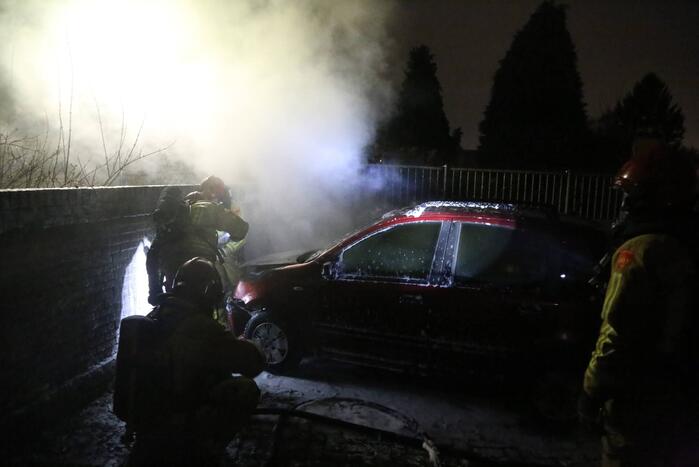 Meerdere auto's verwoest door brand