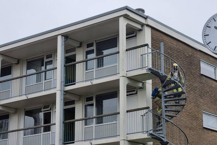Brand in keuken van flatwoning