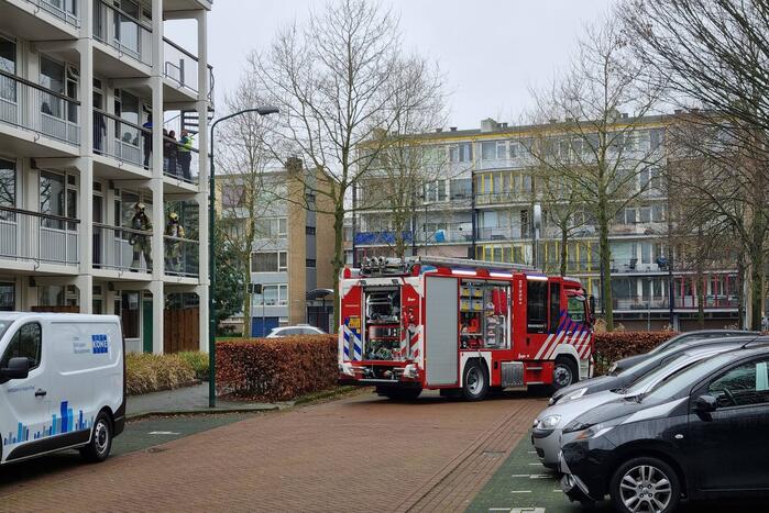 Brand in keuken van flatwoning