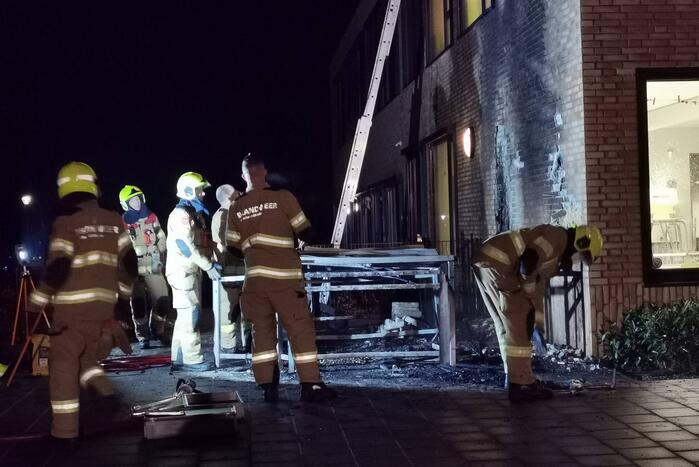 Brand zorgt voor zwarte buitenmuren van basisschool De Atlas