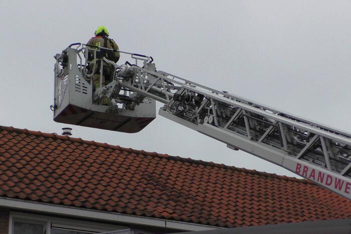 Brandweer controleert schoorsteen