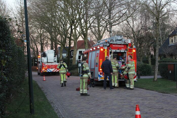 Brandweer controleert schoorsteen op brand