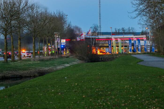 Voertuig vat vlam bij tankstation Total in Amersfoort