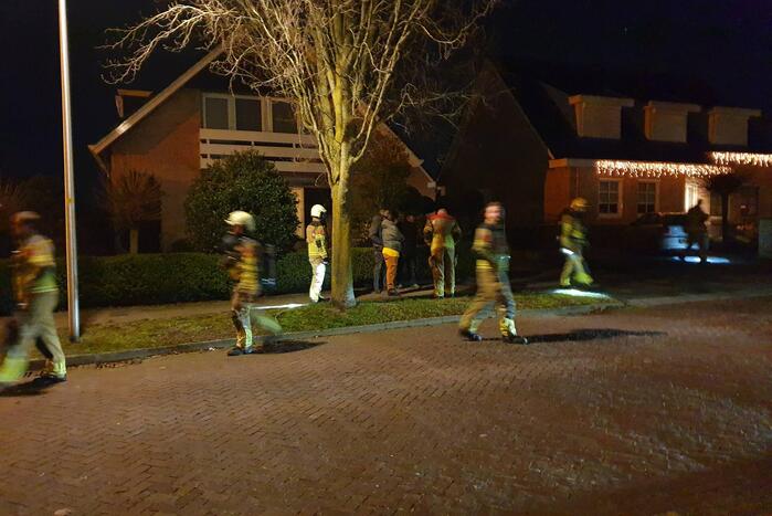 Brandweer verricht metingen door gaslucht