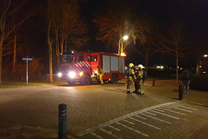 Brandweer verricht metingen door gaslucht