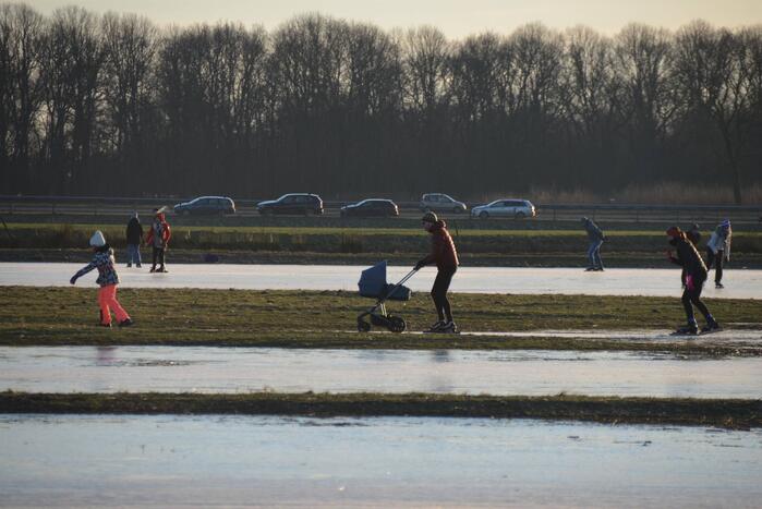 Schaatsliefhebben maken zich op voor natuurijs